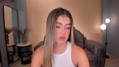 Paulina Santos  online show from March 12, 2025, 7:17 pm