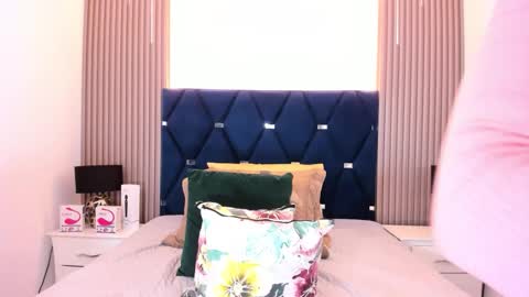 Pauline online show from November 1, 2025, 1:29 am