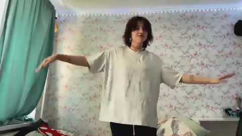 lilyyyyy online show from June 20, 2026, 7:55 am