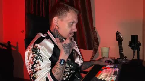 Paul Velvet online show from November 28, 2025, 7:49 pm