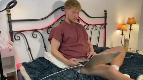 Snapshot of pavelrey chatting on May 18, 2026, 10:21 am Pavel online show from May 18, 2026, 10:21 am