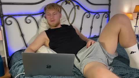 Snapshot of pavelrey chatting on May 21, 2026, 7:32 pm Pavel online show from May 21, 2026, 7:32 pm