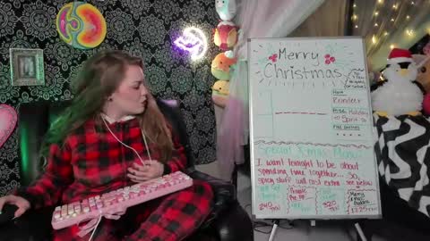 ArtsyHeartsyy online show from December 26, 2024, 2:01 am