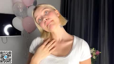 Lola online show from November 21, 2025, 3:22 pm