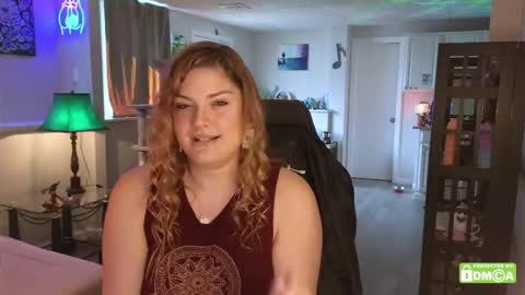   online show from October 14, 2025, 8:09 pm