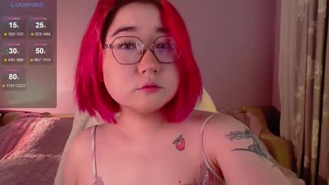 Snapshot of peach_shy chatting on October 6, 2025, 8:23 am Lilian online show from October 6, 2025, 8:23 am