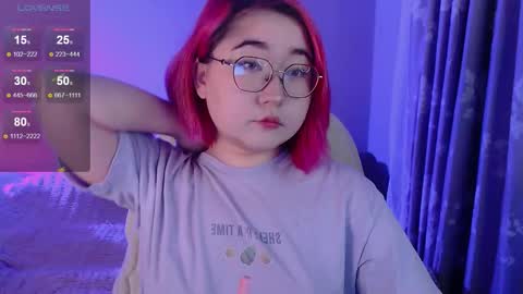 Snapshot of peach_shy chatting on October 13, 2025, 8:36 am Lilian online show from October 13, 2025, 8:36 am