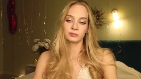 Lexy Peach online show from January 14, 2026, 8:03 pm