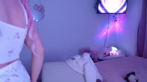 peacherry_ online show from February 1, 2025, 1:34 am