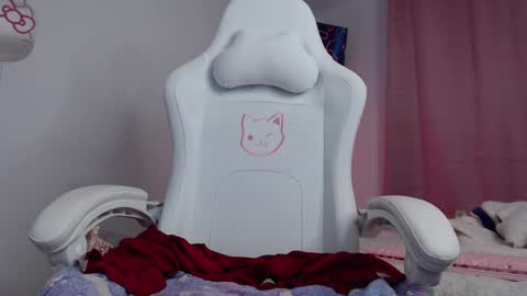 peacherry_ online show from March 4, 2025, 11:00 pm