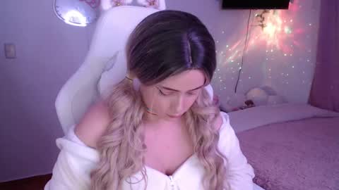 peacherry_ online show from March 12, 2025, 1:36 am