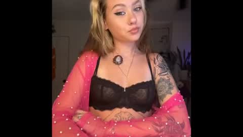 Snapshot of peachesncreampiezz chatting on July 10, 2026, 2:38 am peachesncreampiezz online show from July 10, 2026, 2:38 am