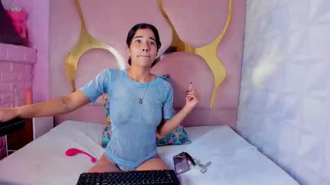 peachrougeh online show from December 17, 2025, 8:59 pm