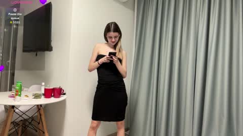 Snapshot of peachy_keens chatting on May 22, 2026, 6:46 pm Peachy online show from May 22, 2026, 6:46 pm