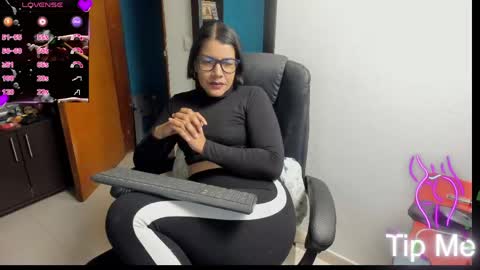 Tangerine Penaut online show from April 10, 2026, 10:47 pm