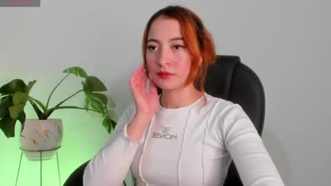 Snapshot of pear__moon chatting on May 18, 2026, 7:36 am LILLY online show from May 18, 2026, 7:36 am
