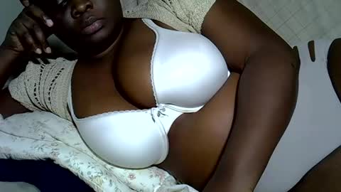 Snapshot of pearl_33 chatting on November 5, 2025, 5:02 pm Keci online show from November 5, 2025, 5:02 pm