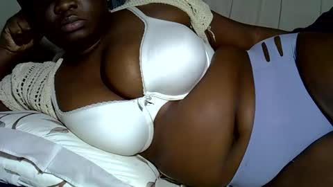 Snapshot of pearl_33 chatting on November 9, 2025, 8:01 am Keci online show from November 9, 2025, 8:01 am