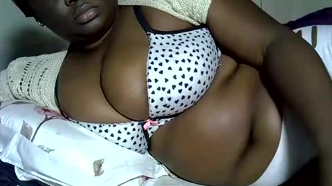 Snapshot of pearl_33 chatting on November 19, 2025, 1:22 pm Keci online show from November 19, 2025, 1:22 pm