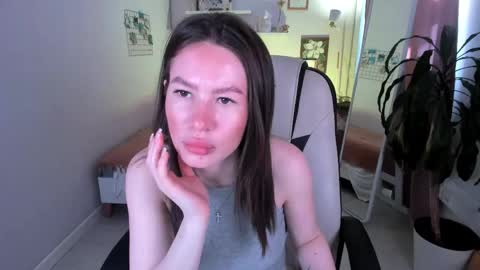 Snapshot of pearl_glow chatting on April 11, 2026, 9:13 am Cutie Pearl online show from April 11, 2026, 9:13 am