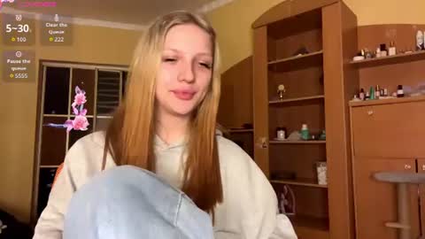 Snapshot of pearlinesilfies chatting on June 22, 2026, 4:37 pm Zlata online show from June 22, 2026, 4:37 pm