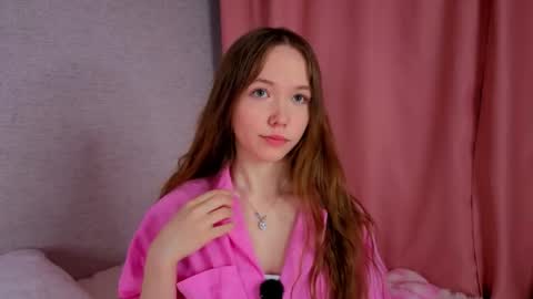 Snapshot of pearly_peach_ chatting on April 26, 2026, 6:16 pm pearly_peach_ online show from April 26, 2026, 6:16 pm