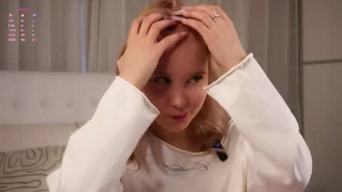 Lily online show from April 23, 2026, 3:19 am