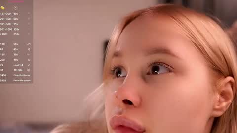 Snapshot of pebee chatting on May 13, 2026, 4:32 am Lily online show from May 13, 2026, 4:32 am