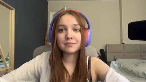 Snapshot of peepapa chatting on June 24, 2026, 3:11 pm Luna Vale online show from June 24, 2026, 3:11 pm