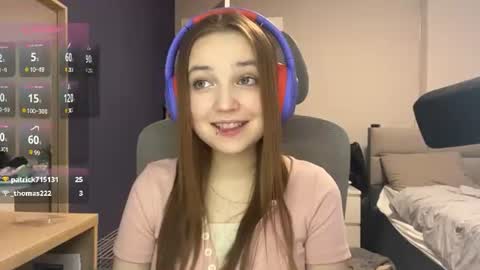 Snapshot of peepapa chatting on August 1, 2026, 6:07 pm Luna Vale online show from August 1, 2026, 6:07 pm