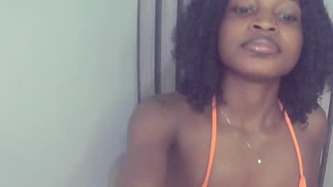 Lizzy online show from October 4, 2025, 1:53 pm