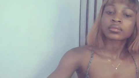 Lizzy online show from October 6, 2025, 10:12 am