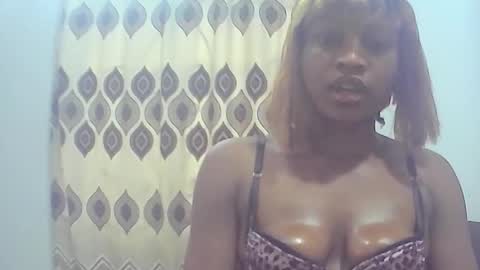 Lizzy online show from October 31, 2025, 2:07 pm