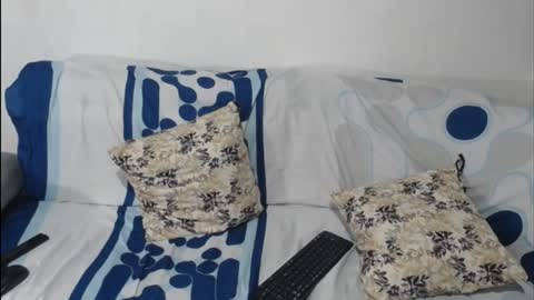 independent model online show from December 26, 2024, 5:37 am