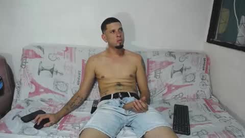 independent model online show from September 11, 2025, 5:02 pm