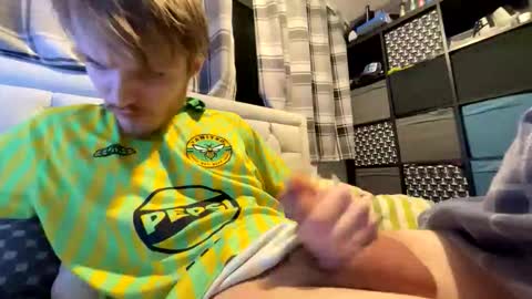 Penguin online show from February 8, 2026, 1:09 am