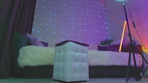 Dia  online show from December 1, 2024, 10:43 pm