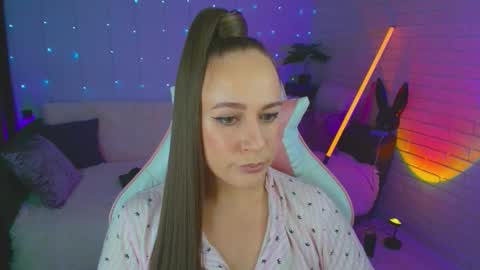 Dia  online show from September 9, 2025, 6:51 pm