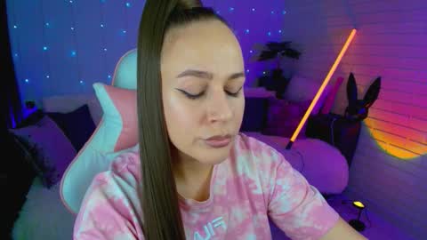 Dia  online show from October 3, 2025, 9:23 pm