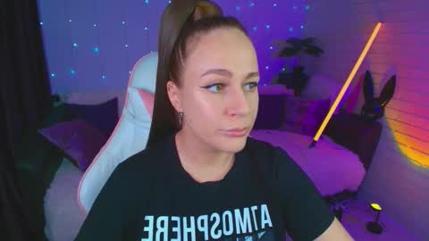 Dia  online show from October 24, 2025, 9:00 pm