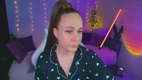 Dia  online show from December 15, 2025, 7:34 am