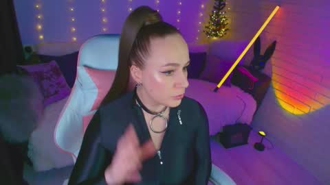 Dia  online show from March 22, 2026, 5:27 pm