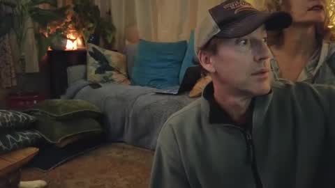 Peppermint and Dusty  online show from December 6, 2024, 4:25 am