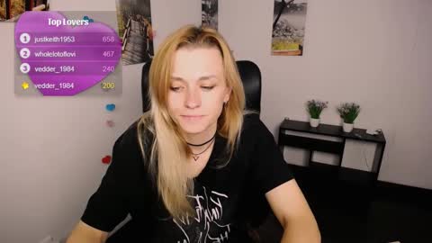 Mia online show from October 3, 2025, 7:16 am