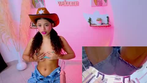 pequitasmedusa9 online show from October 16, 2025, 7:59 pm