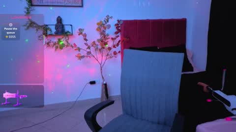 pequitasmedusa9 online show from November 30, 2025, 3:32 am