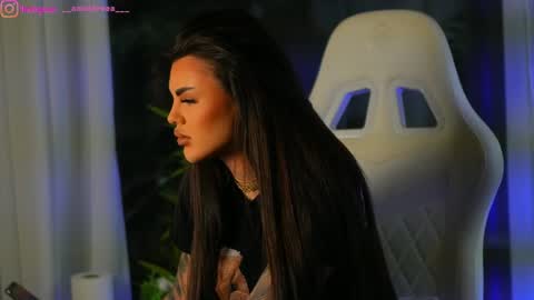 Dee online show from December 9, 2024, 8:33 am