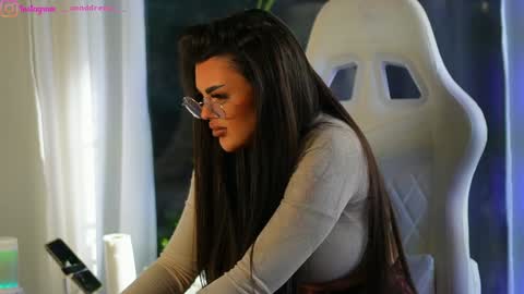 Dee online show from January 6, 2025, 9:41 am