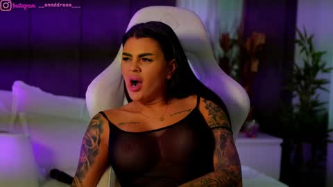 Dee online show from September 12, 2025, 3:23 pm