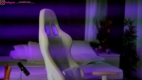 Dee online show from October 7, 2025, 2:14 pm